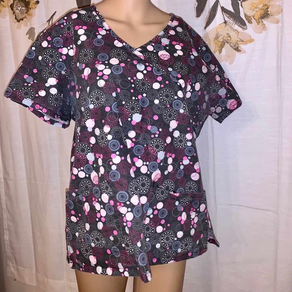 Ecko Scrub top with two front pockets